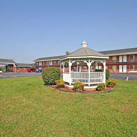 Surry Inn - Dobson Bagian luar foto