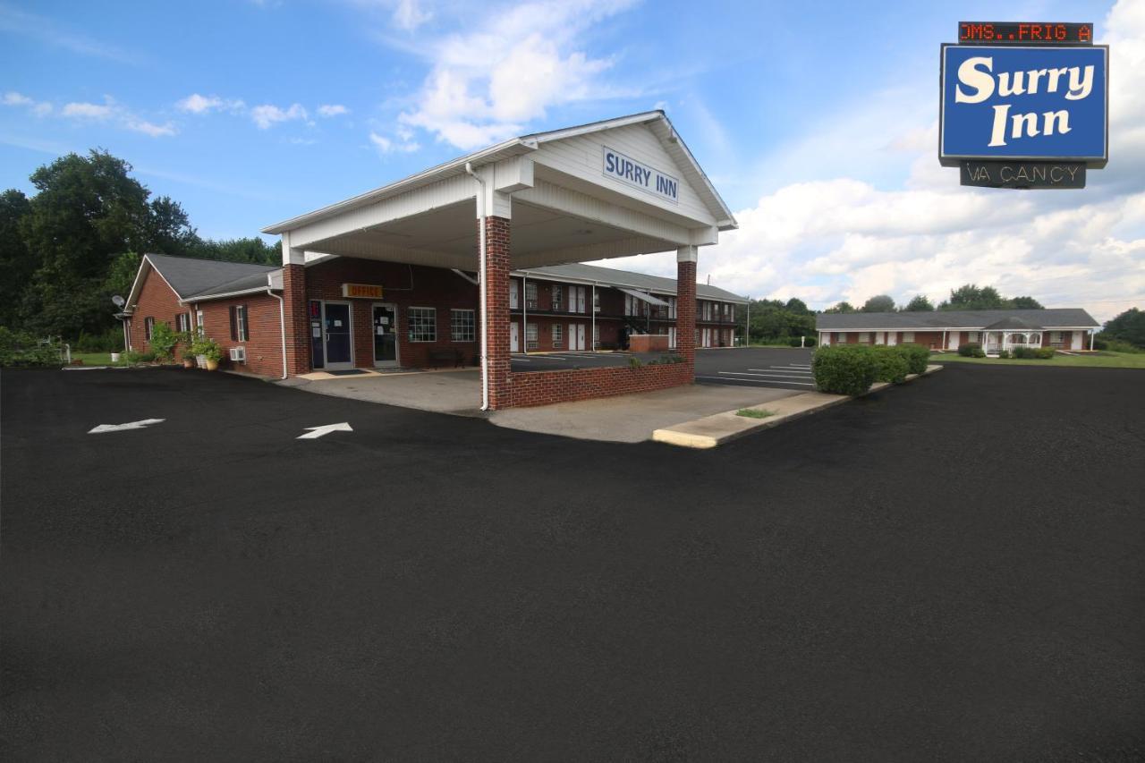 Surry Inn - Dobson Bagian luar foto