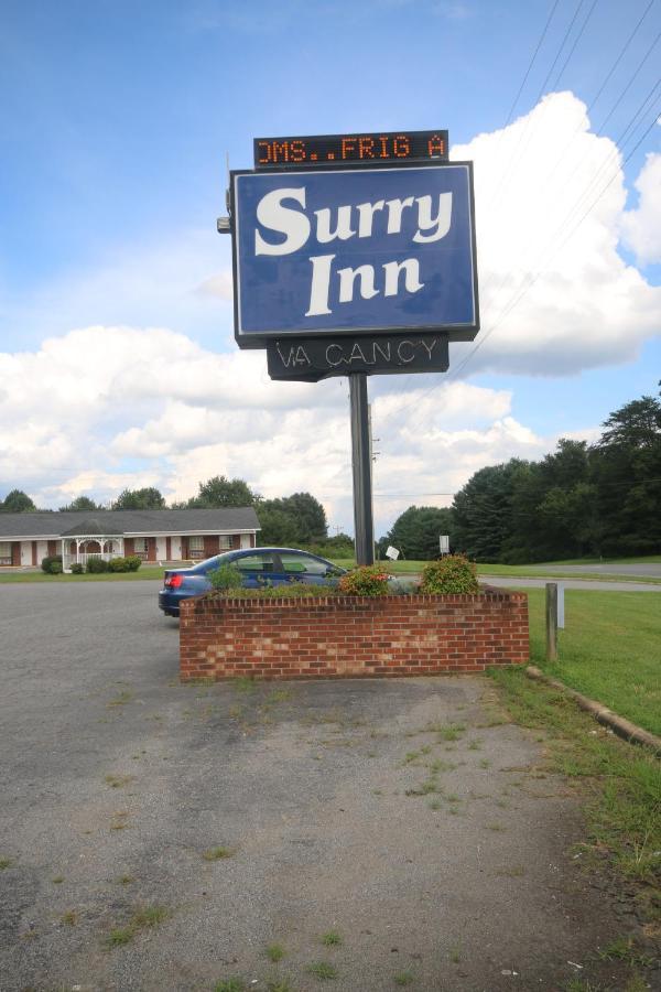 Surry Inn - Dobson Bagian luar foto