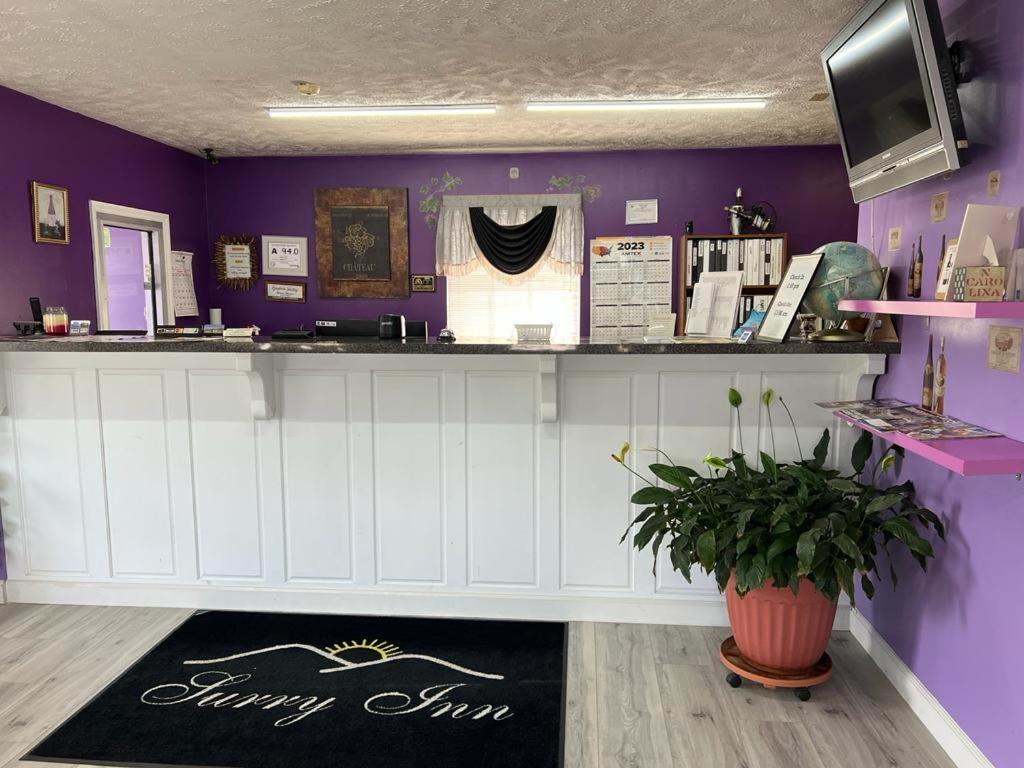 Surry Inn - Dobson Bagian luar foto