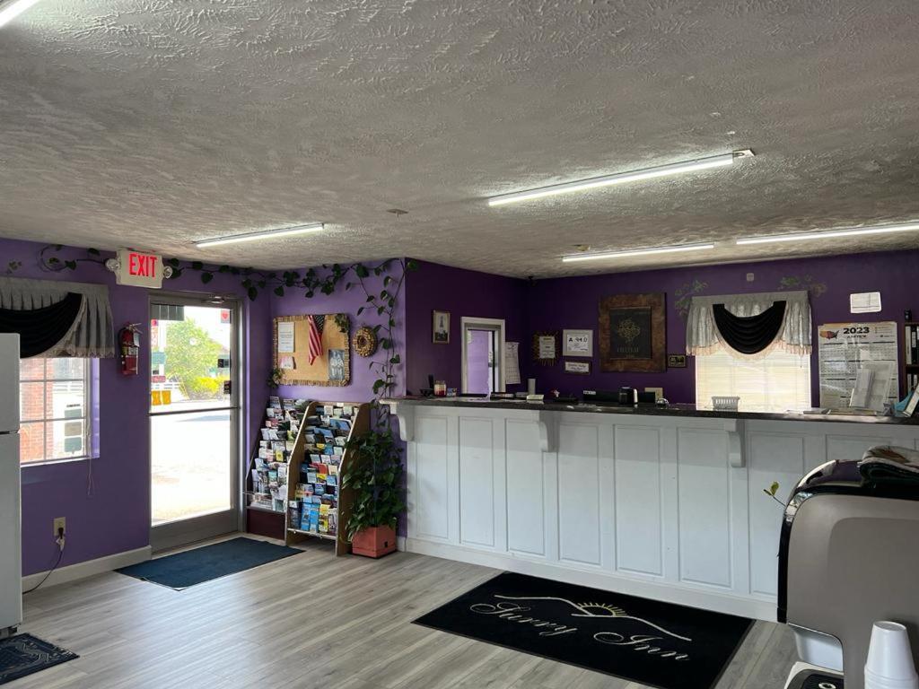Surry Inn - Dobson Bagian luar foto
