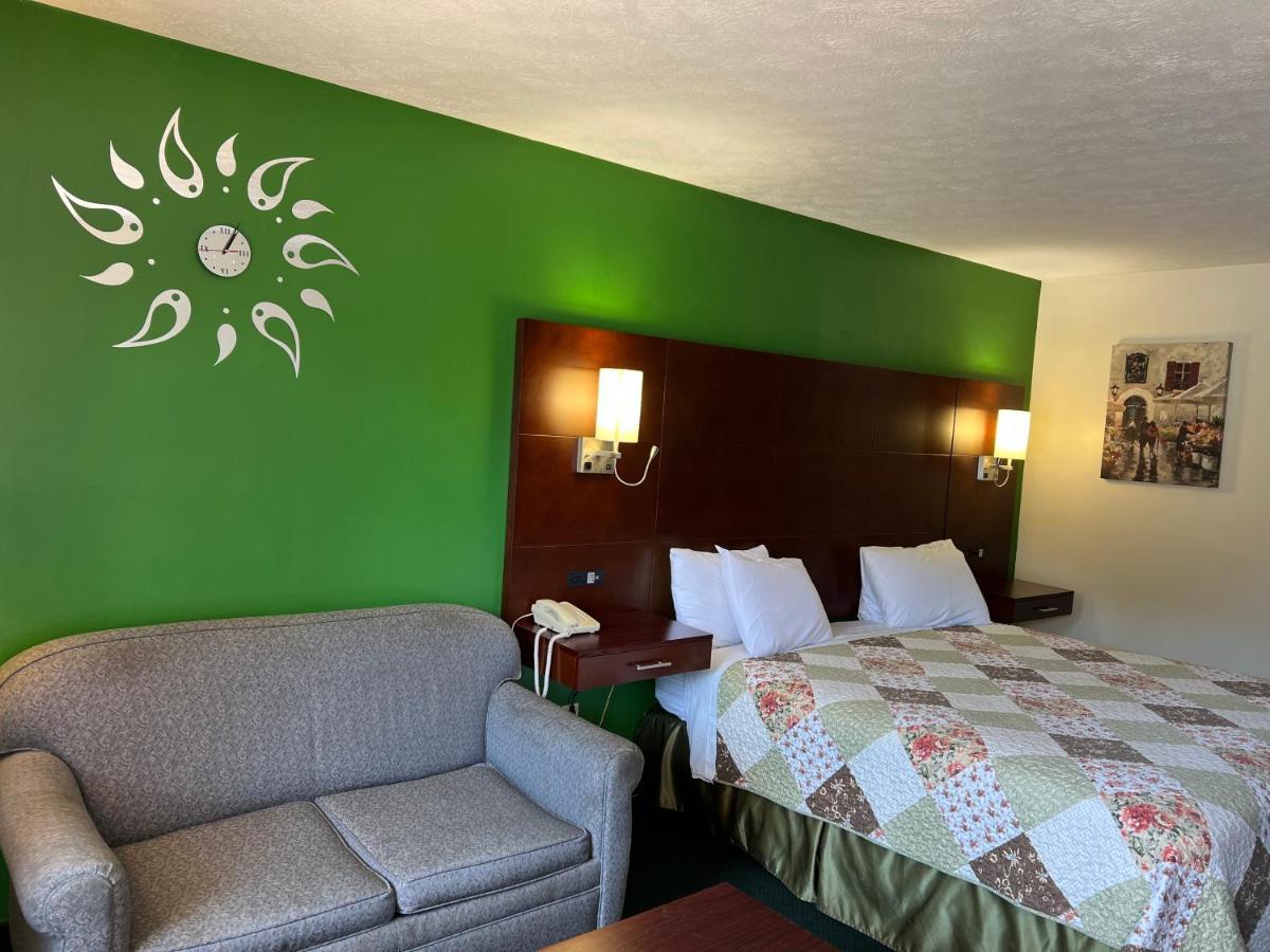 Surry Inn - Dobson Bagian luar foto
