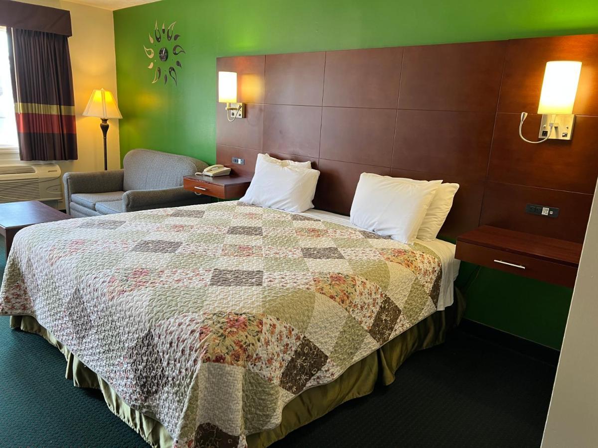 Surry Inn - Dobson Bagian luar foto