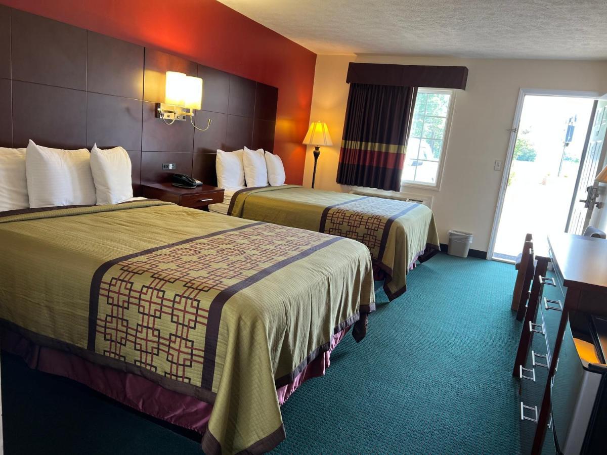 Surry Inn - Dobson Bagian luar foto