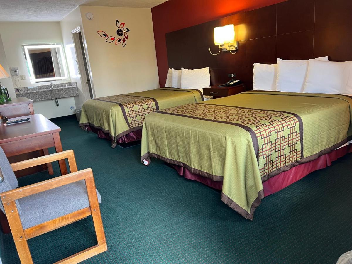 Surry Inn - Dobson Bagian luar foto