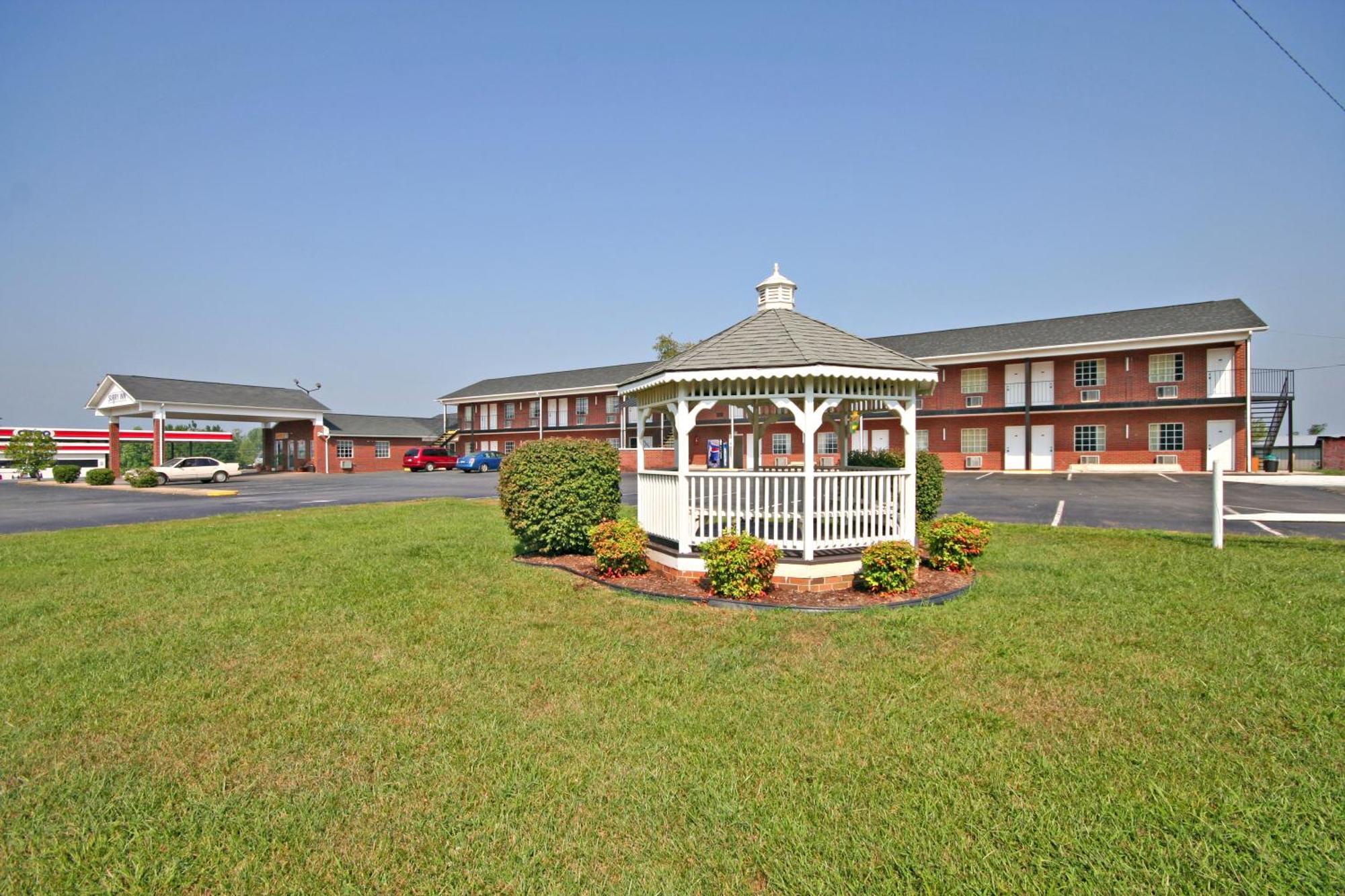 Surry Inn - Dobson Bagian luar foto