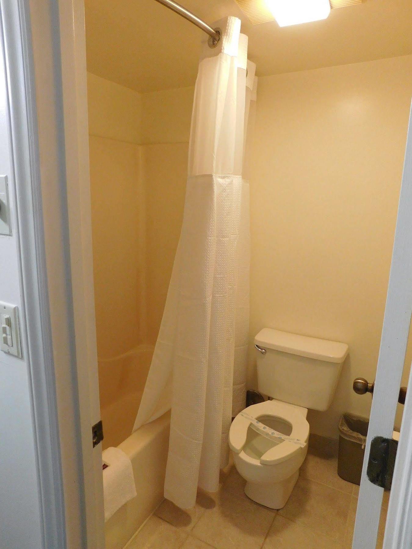 Surry Inn - Dobson Bagian luar foto