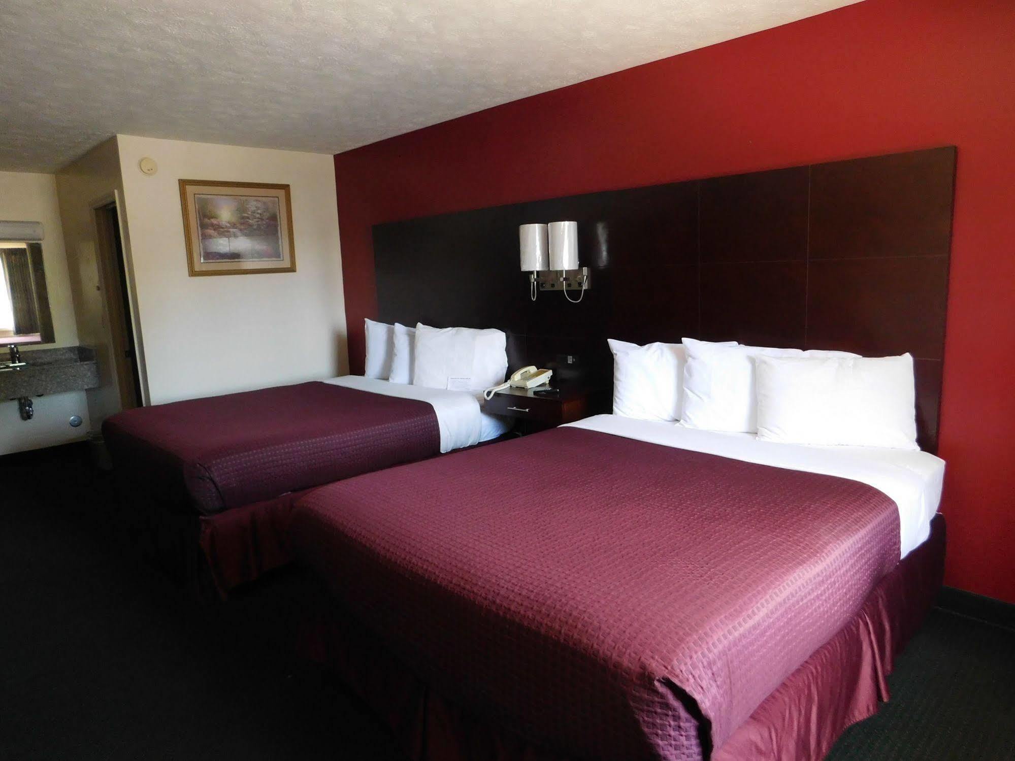 Surry Inn - Dobson Bagian luar foto